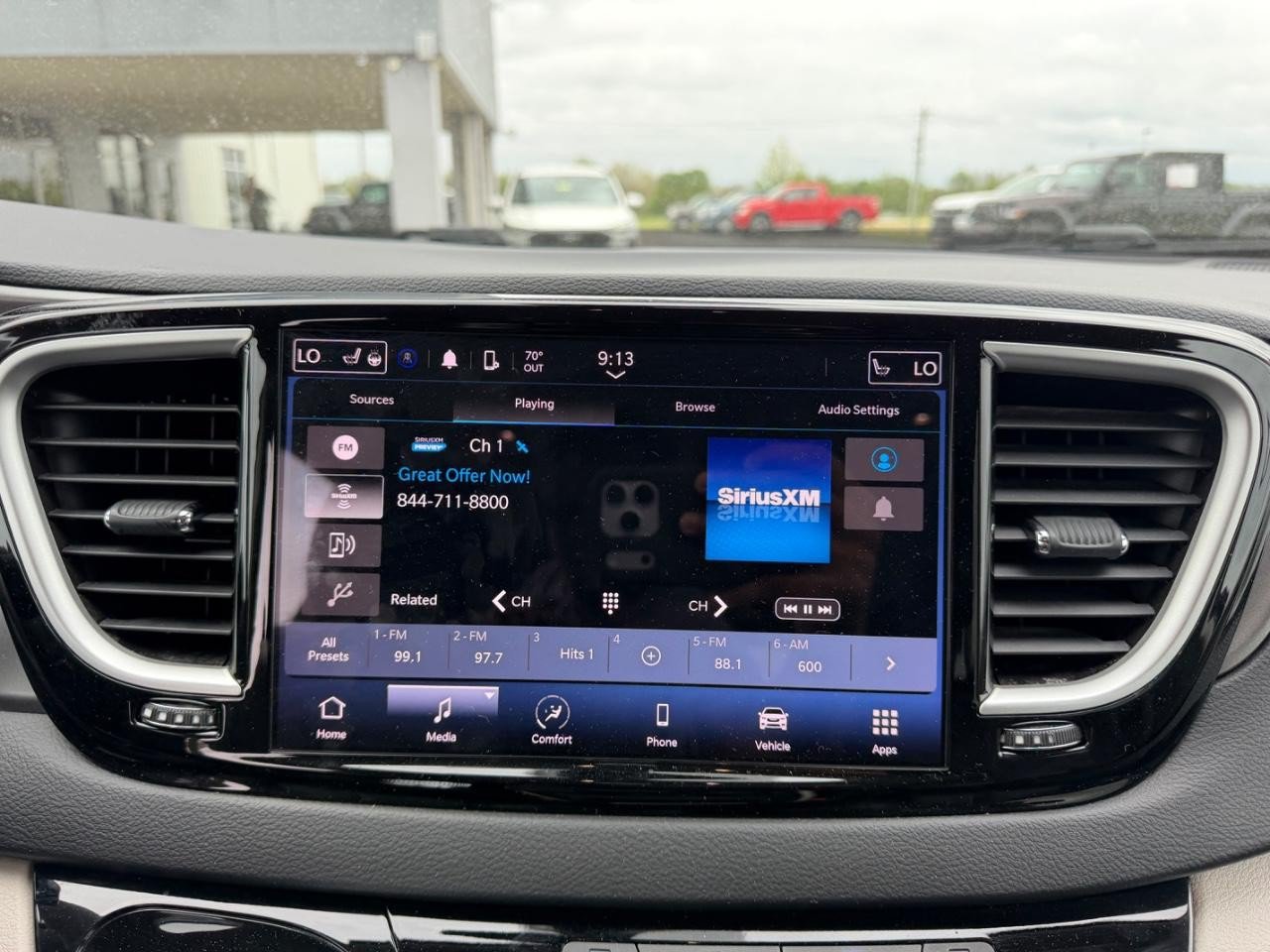 Used 2024 Chrysler Pacifica Touring-L FWD image 17
