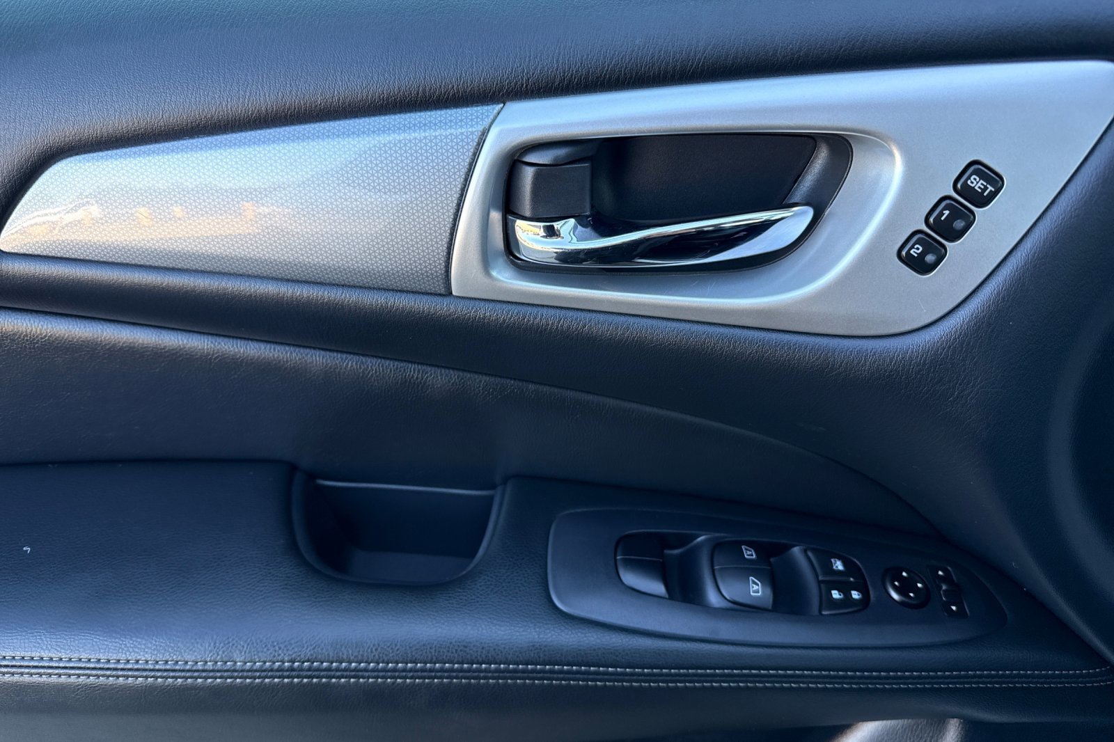 Used 2019 Nissan Pathfinder SL image 12