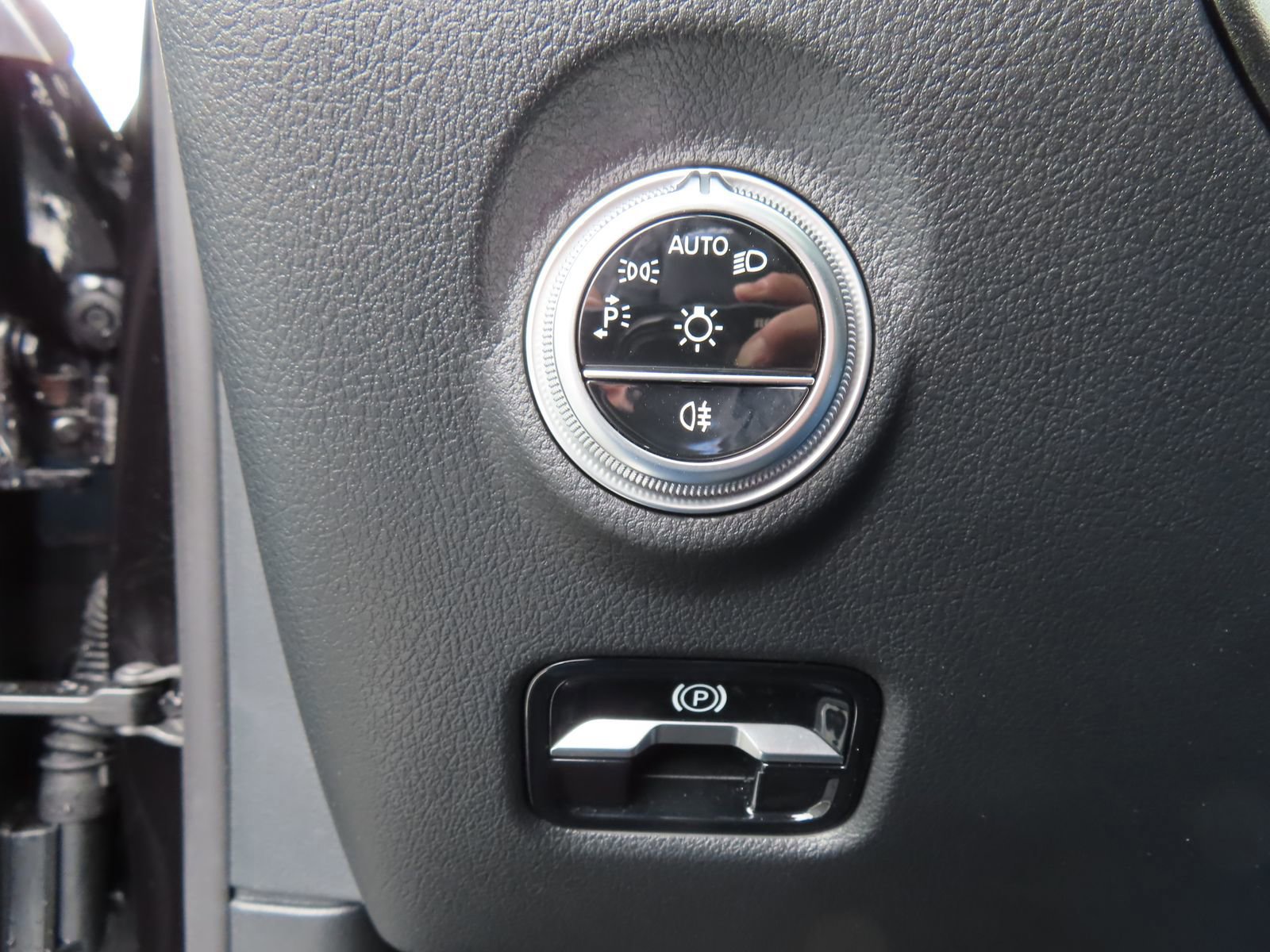 Used 2025 Mercedes-Benz C 300 4MATIC Sedan image 15