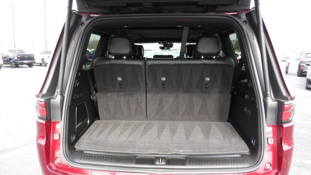 Used 2022 Jeep Wagoneer Series III w/ Premium Group I image 30