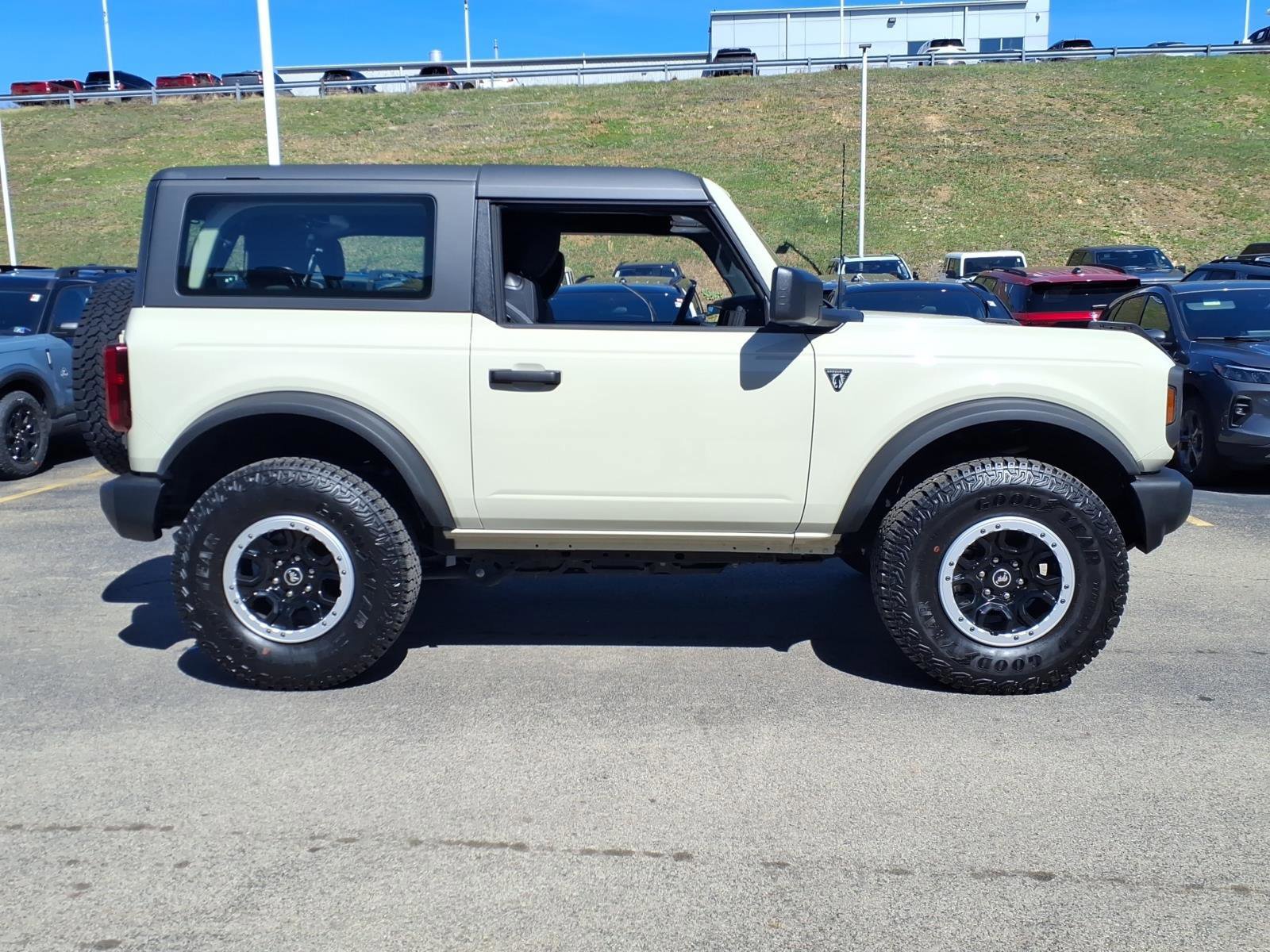 Certified 2025 Ford Bronco 2-Door w/ Sasquatch Package image 4