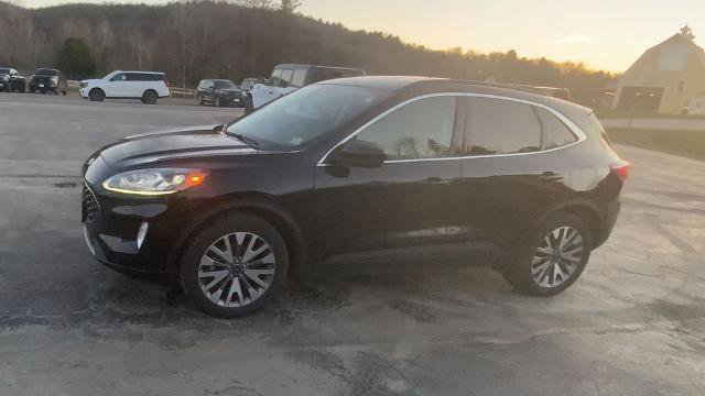 Certified 2022 Ford Escape Titanium w/ Class II Trailer Tow Package image 8