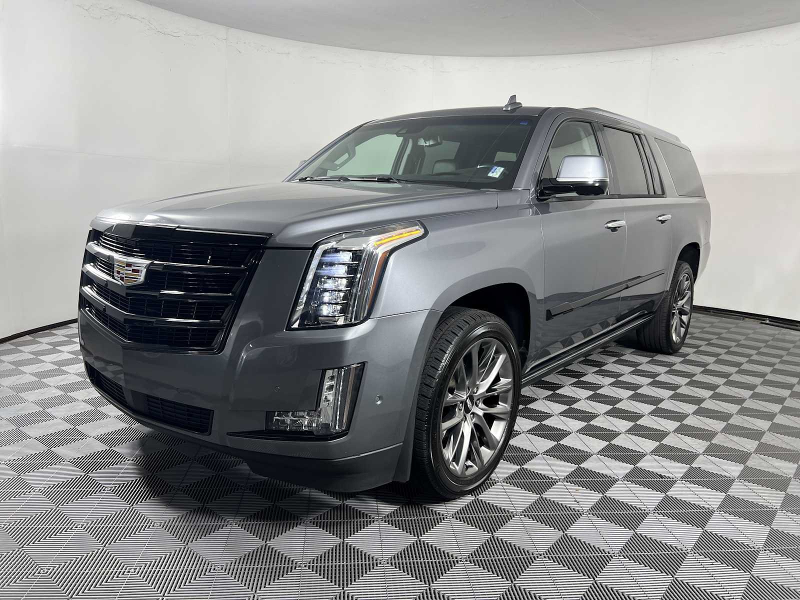 Used 2020 Cadillac Escalade ESV Premium Luxury w/ Escalade Sport Edition RWD image 5