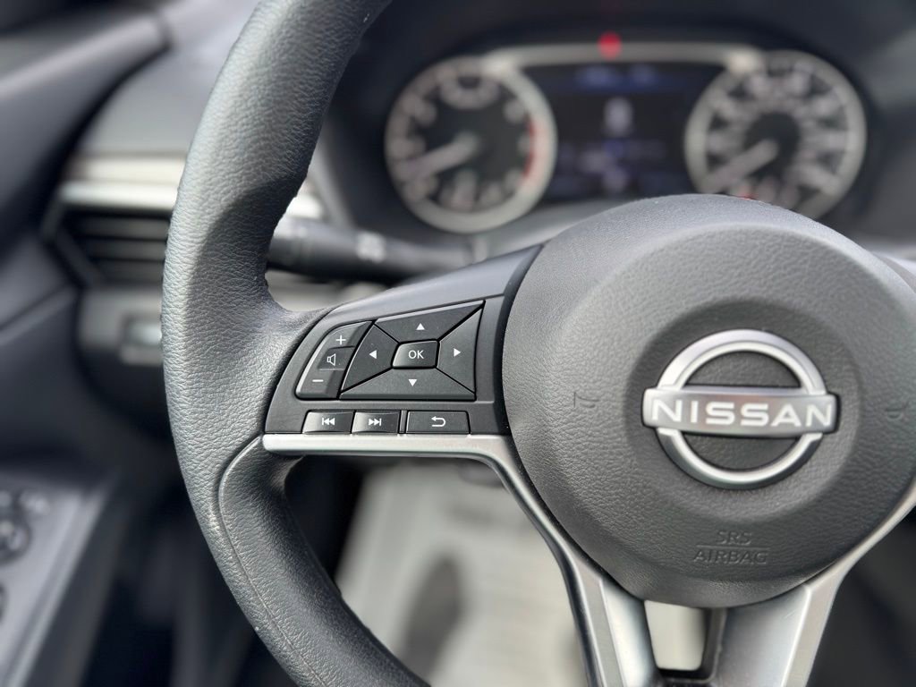 Used 2025 Nissan Altima 2.5 SV FWD image 16