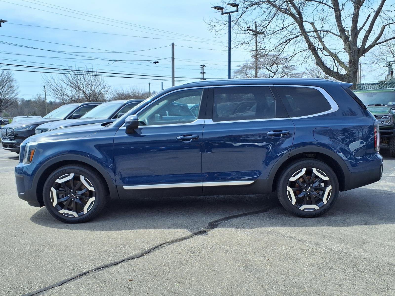 Used 2024 Kia Telluride EX image 2