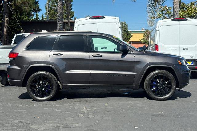 Used 2019 Jeep Grand Cherokee Altitude AWD/4WD image 27