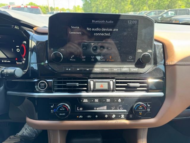 Used 2023 Nissan Pathfinder Platinum AWD/4WD image 29