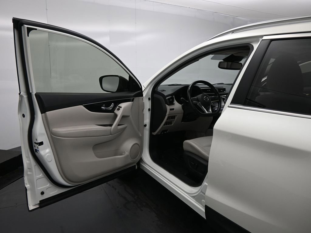 Used 2019 Nissan Rogue Sport SL w/ Premium Package image 36