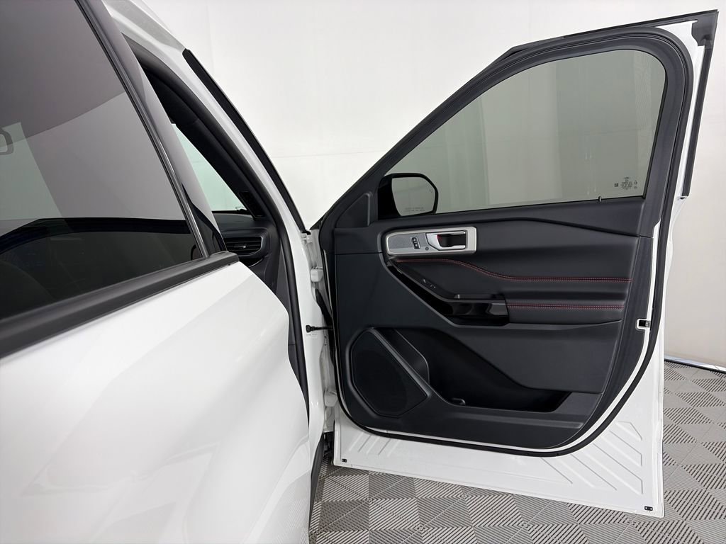 Certified 2023 Ford Explorer ST-Line w/ Class IV Trailer Tow Package image 31