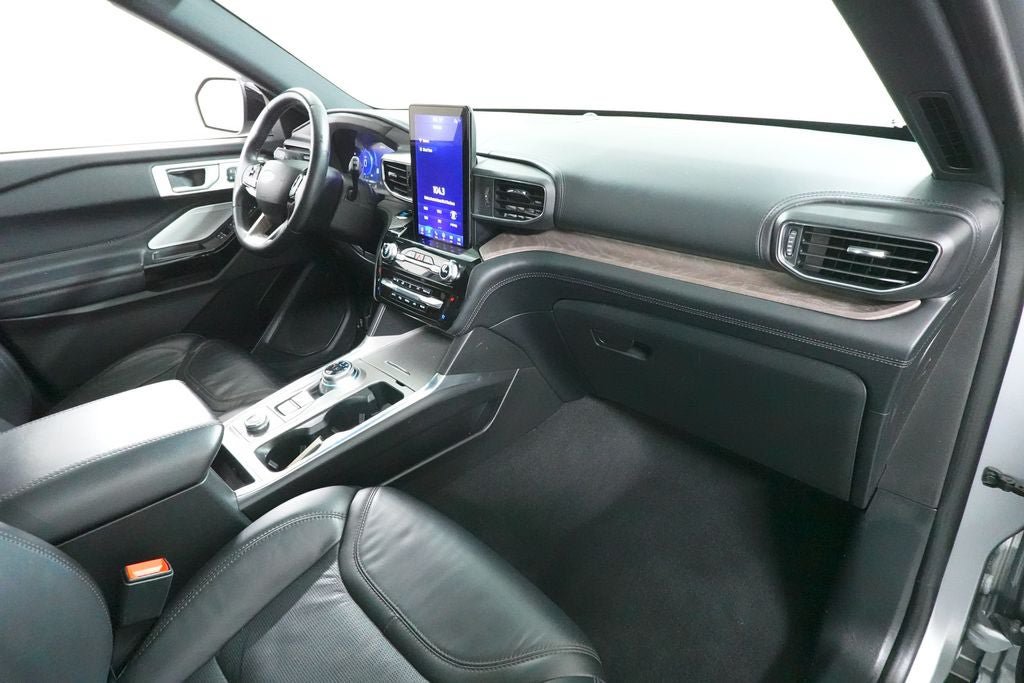 Certified 2023 Ford Explorer Platinum w/ Technology Package AWD/4WD image 36