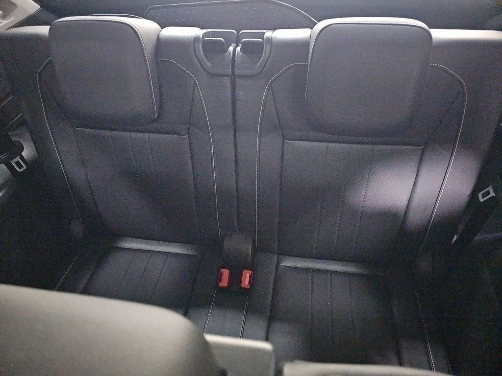 Used 2023 Volkswagen Tiguan SE w/ Panoramic Sunroof Package image 5