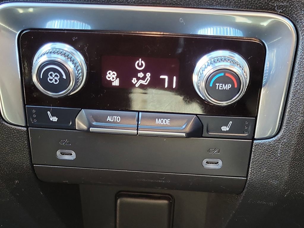 Used 2021 GMC Yukon Denali w/ Denali Premium Package AWD/4WD image 16