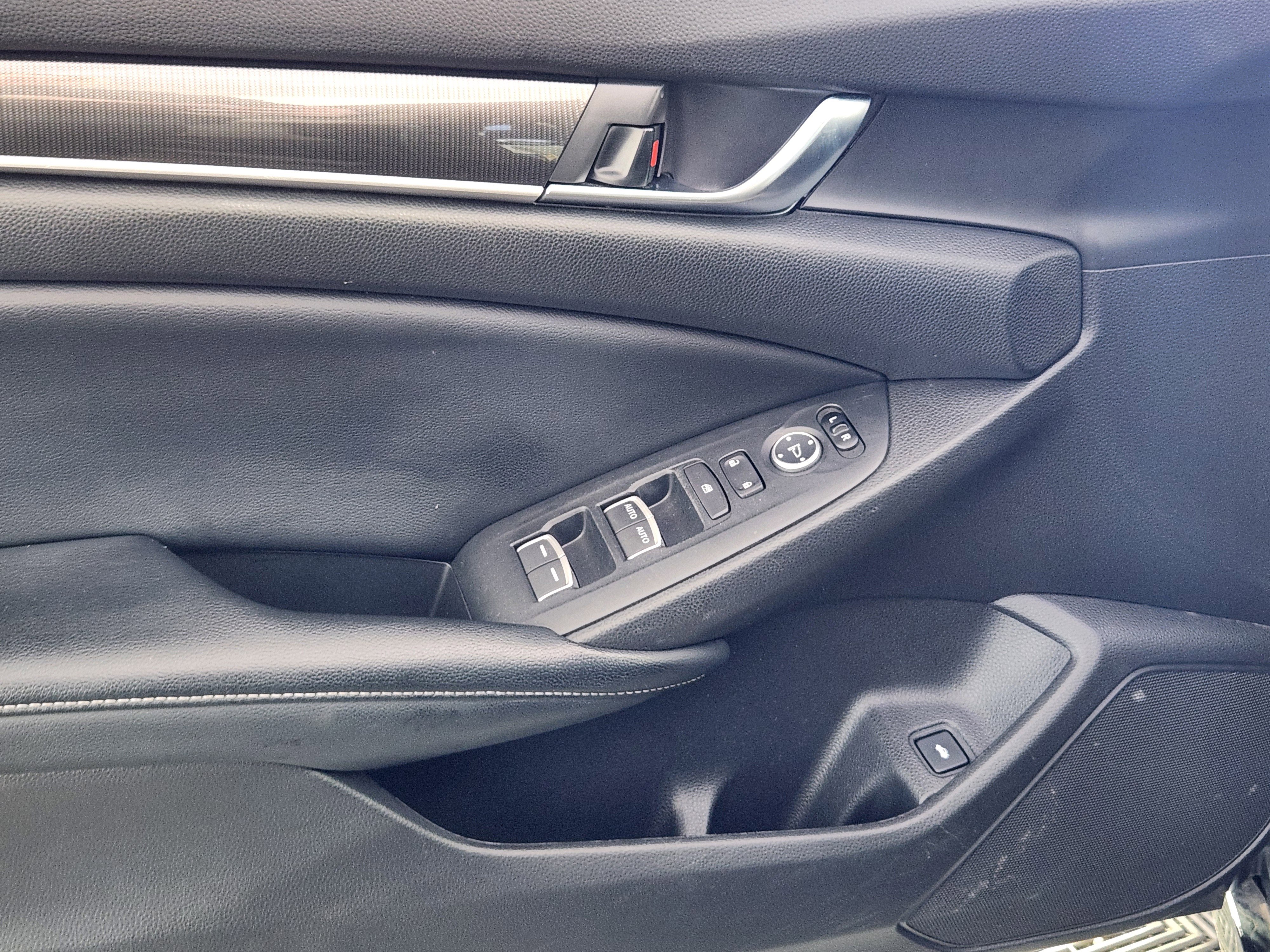 Used 2018 Honda Accord Sport image 16