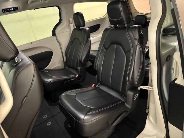 Used 2024 Chrysler Pacifica Touring-L FWD image 31