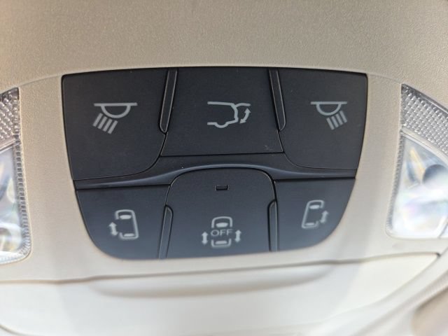 Used 2023 Chrysler Pacifica Touring-L FWD image 38
