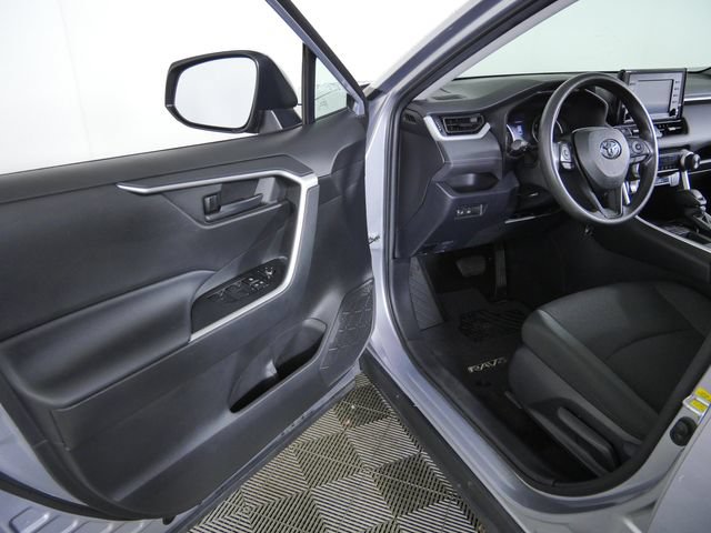 Used 2021 Toyota RAV4 LE w/ Carpet Mat Package (TMS) FWD image 17