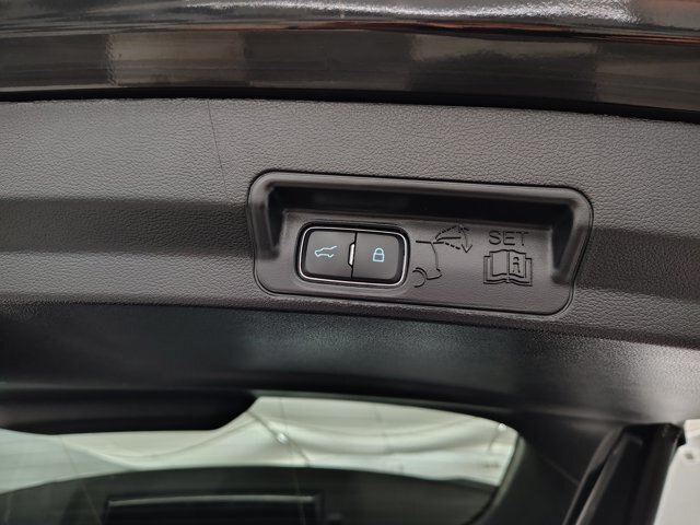 Certified 2022 Ford Explorer ST-Line AWD/4WD image 19