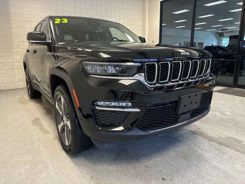 Used 2023 Jeep Grand Cherokee Limited w/ Trailer Tow Prep Group (B) image 2