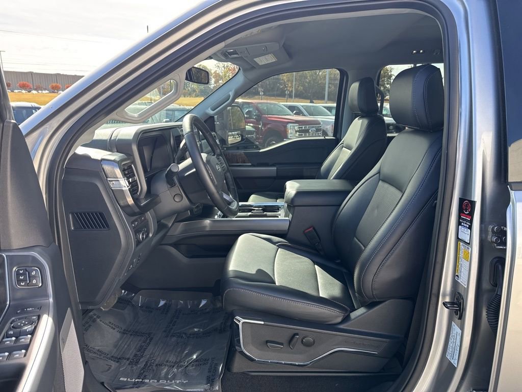 Certified 2024 Ford F250 Lariat w/ Black Appearance Package image 11