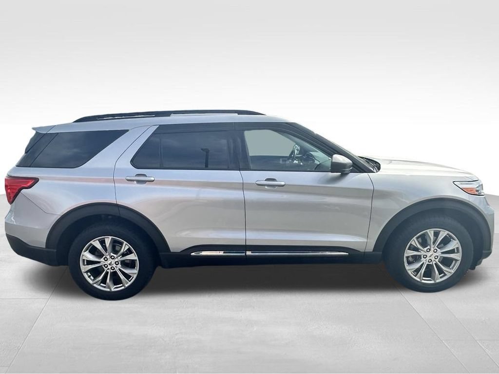 Certified 2021 Ford Explorer XLT w/ Equipment Group 202A AWD/4WD image 7