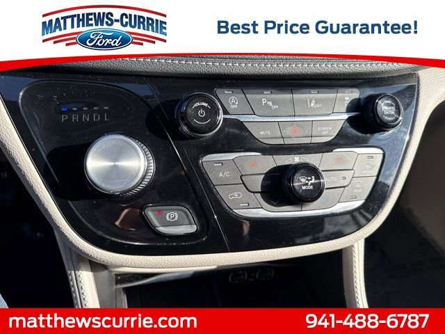 Used 2023 Chrysler Pacifica Limited image 21