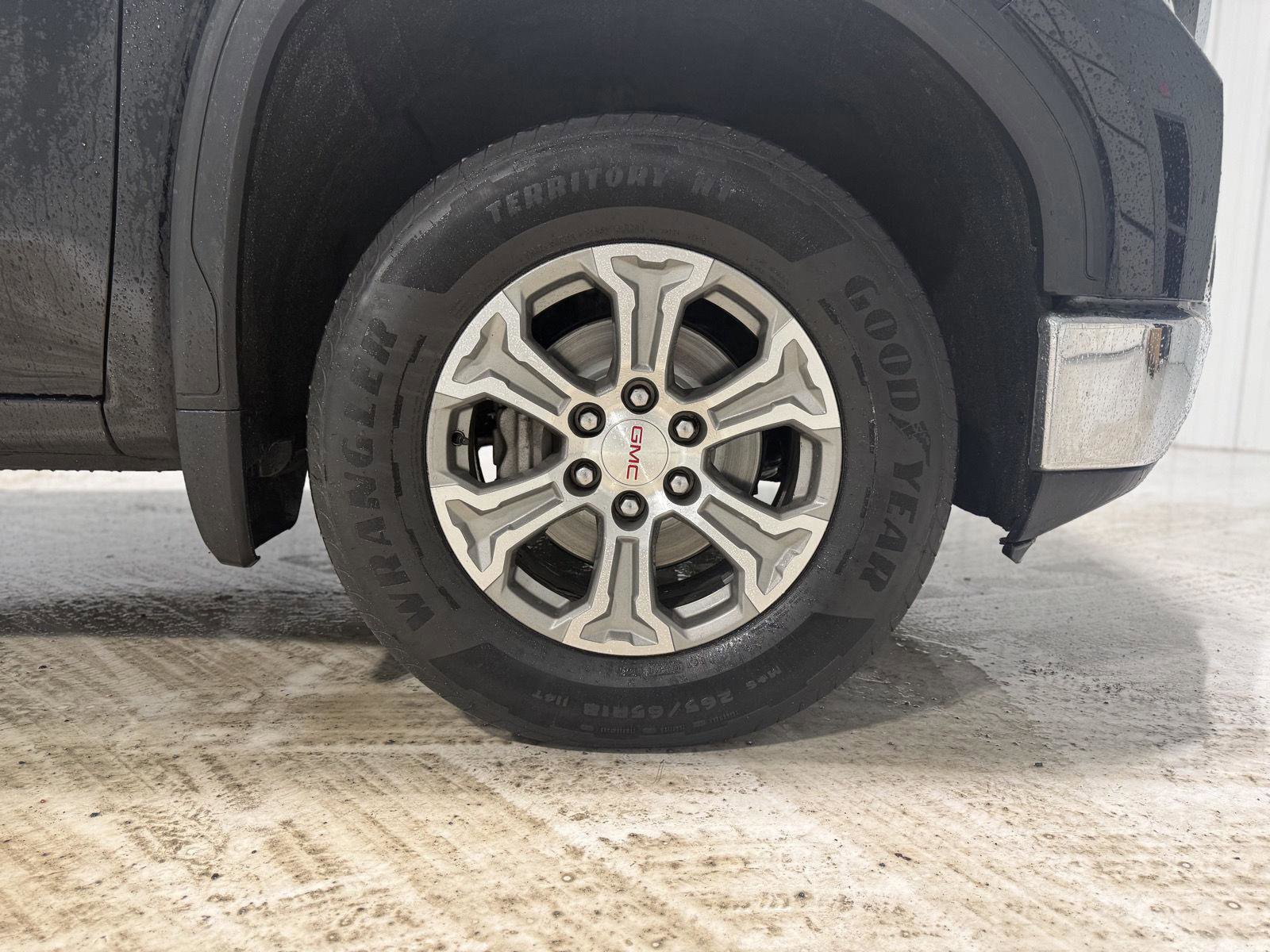 Used 2020 GMC Sierra 1500 SLE w/ SLE Value Package image 23