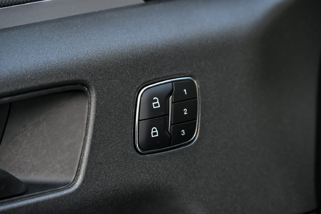 Certified 2025 Ford Bronco Sport Outer Banks w/ Outer Banks Tech Package+ AWD/4WD image 11