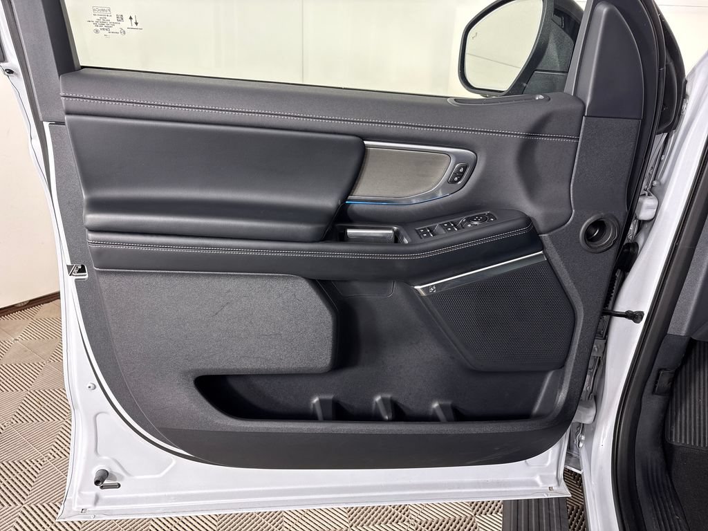 Certified 2025 Ford Expedition Platinum AWD/4WD image 16