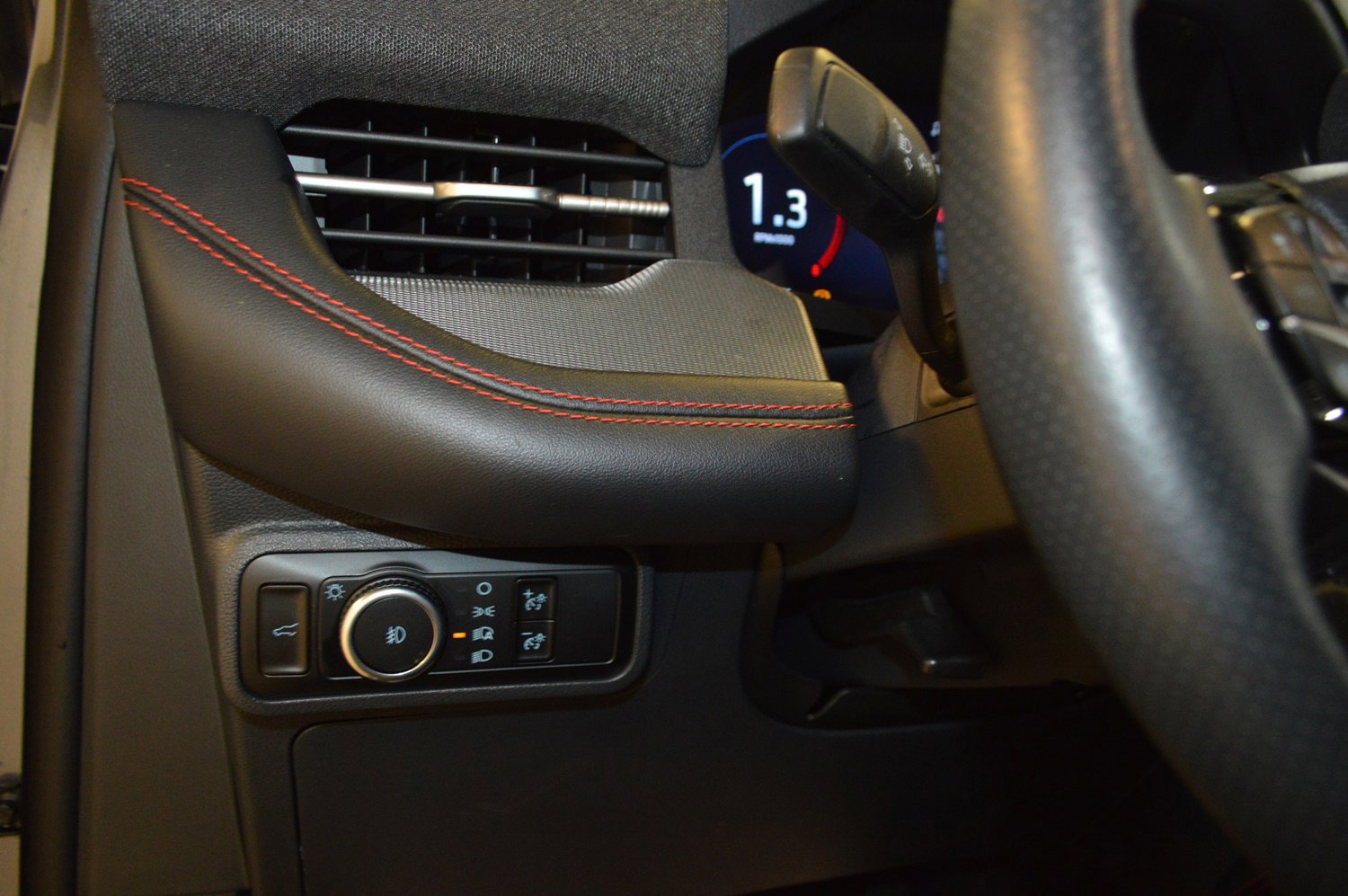 Certified 2025 Ford Explorer ST-Line image 16