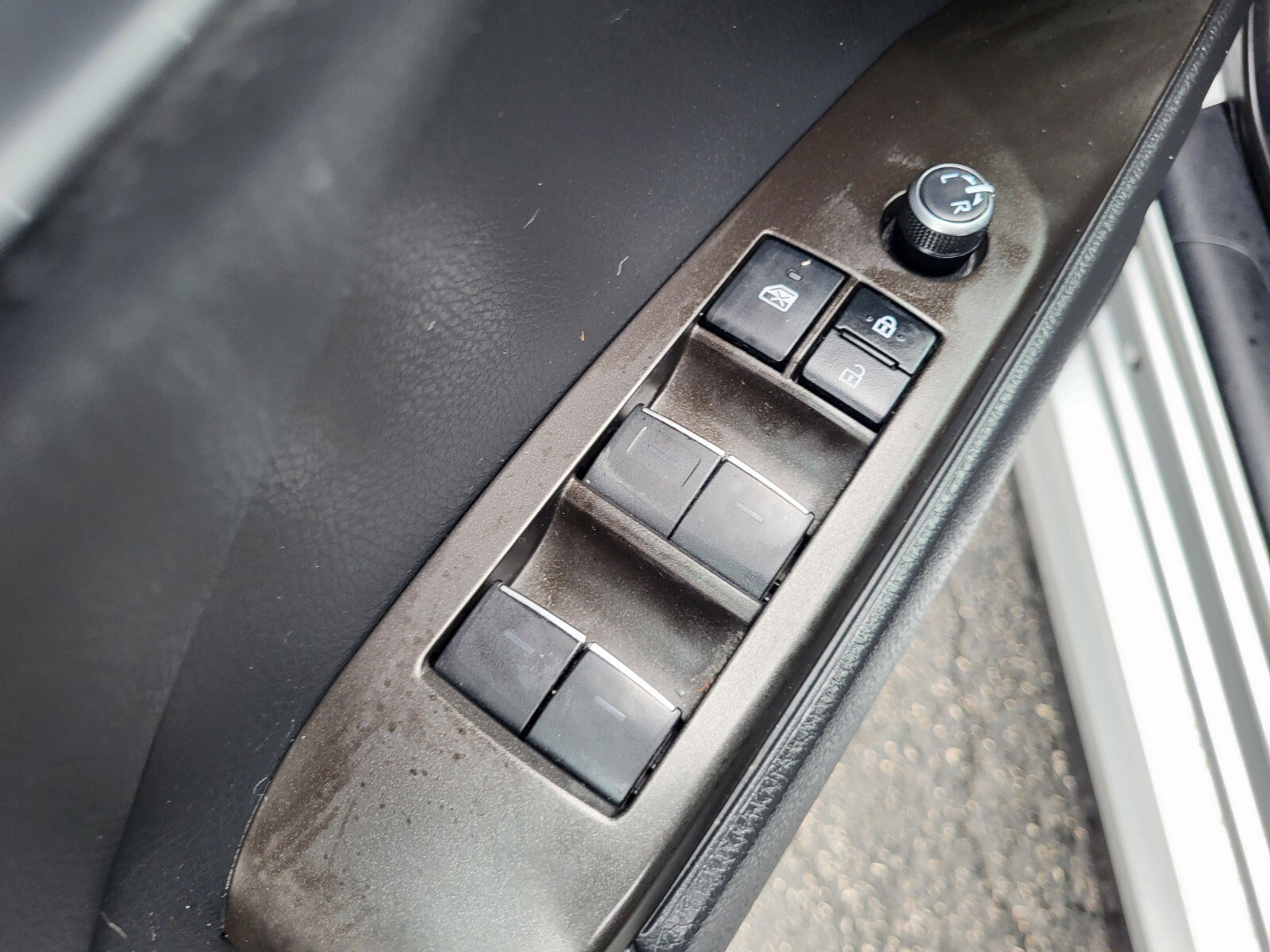 Used 2022 Toyota Camry XSE FWD image 16