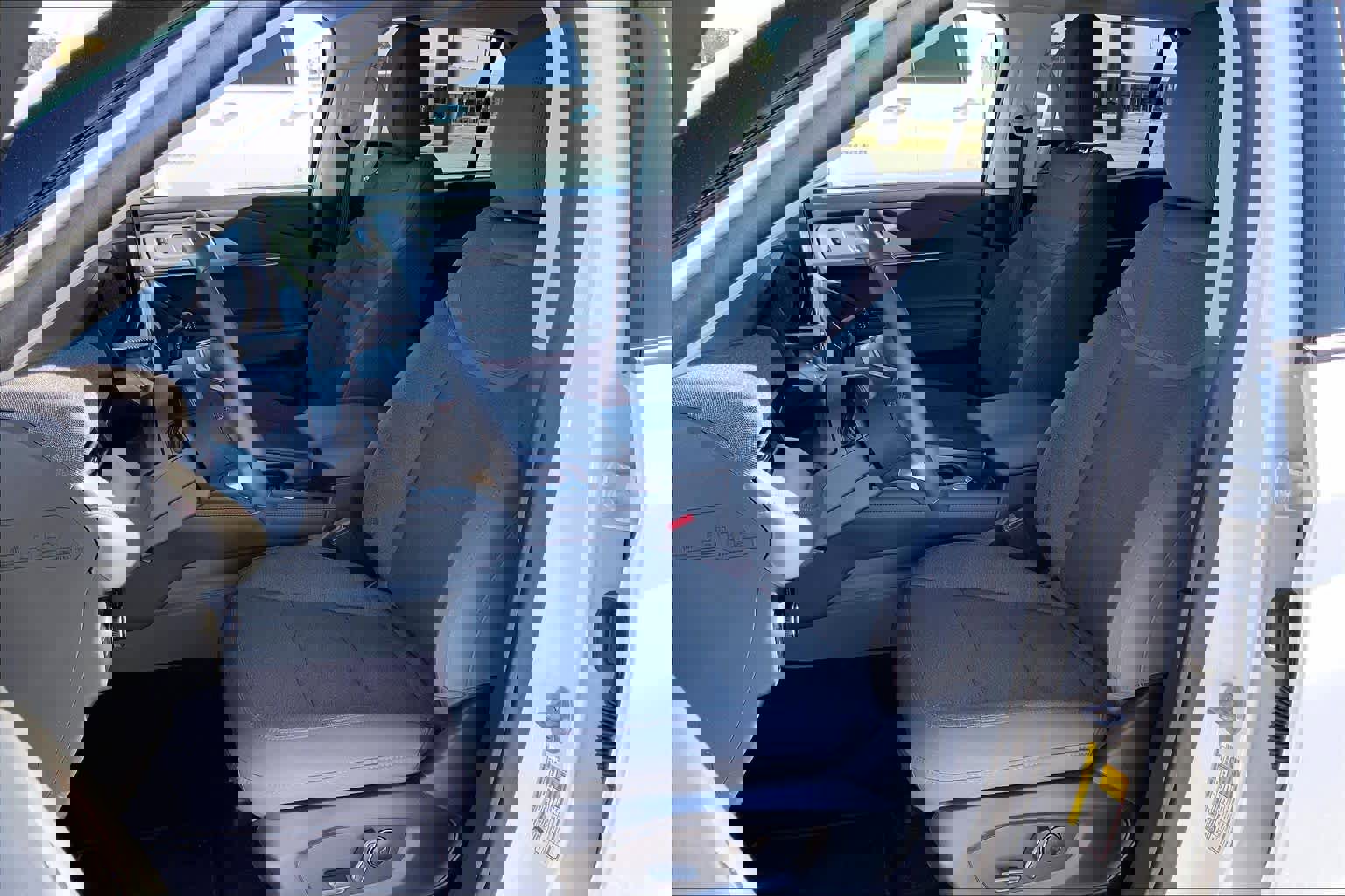 Certified 2025 Ford Explorer Active image 8