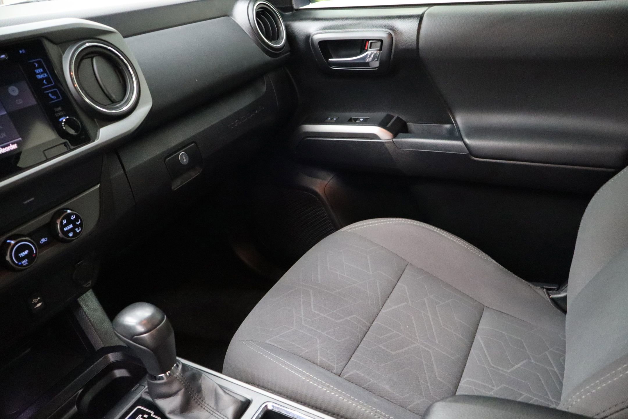 Used 2017 Toyota Tacoma TRD Sport w/ Tow Package image 23