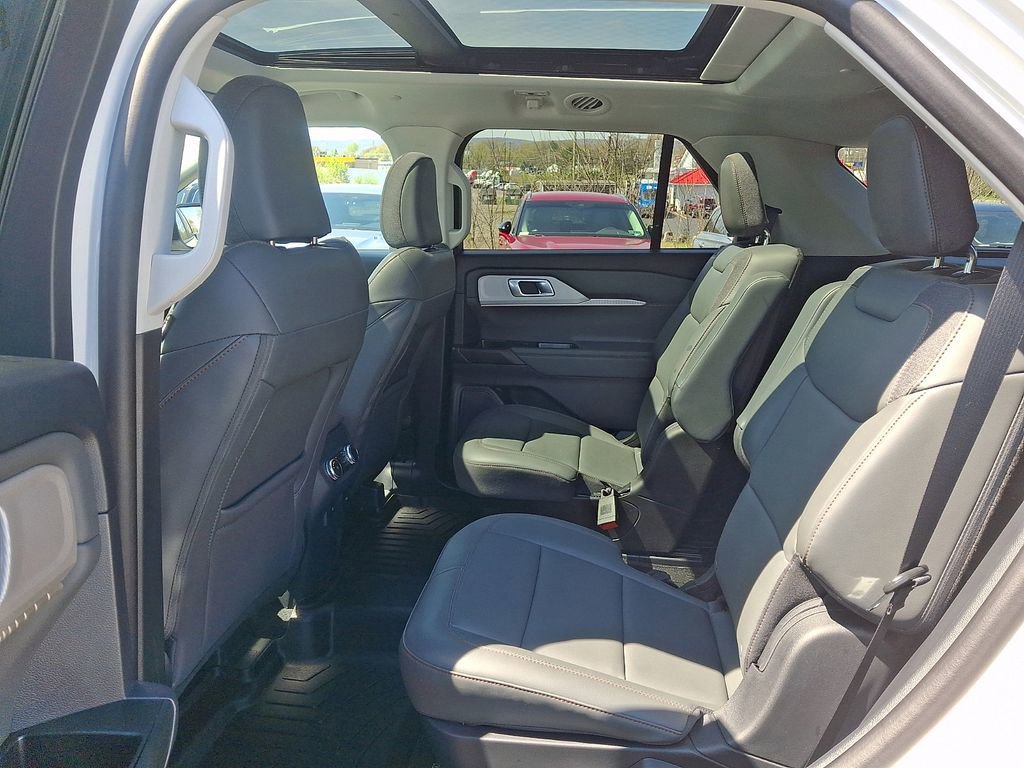 Certified 2025 Ford Explorer Active w/ Active Comfort Package AWD/4WD image 11