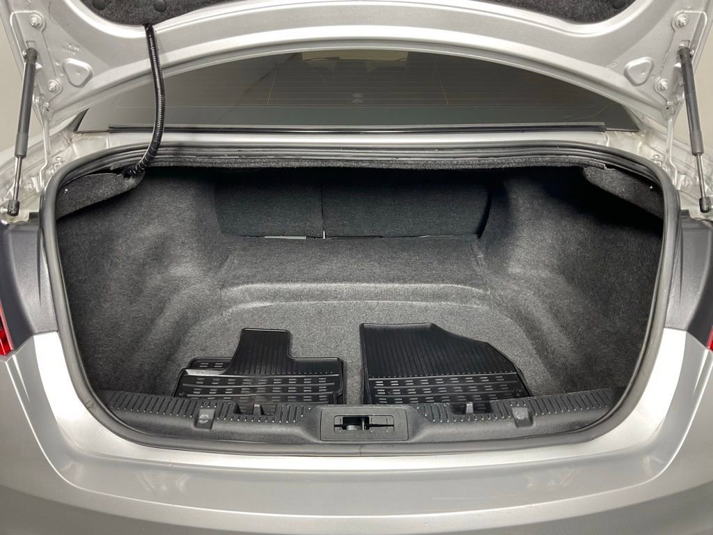 Certified 2018 Ford Taurus Limited image 11