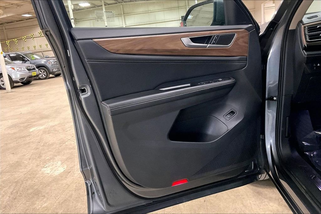 Used 2024 Volkswagen Atlas SE FWD image 21