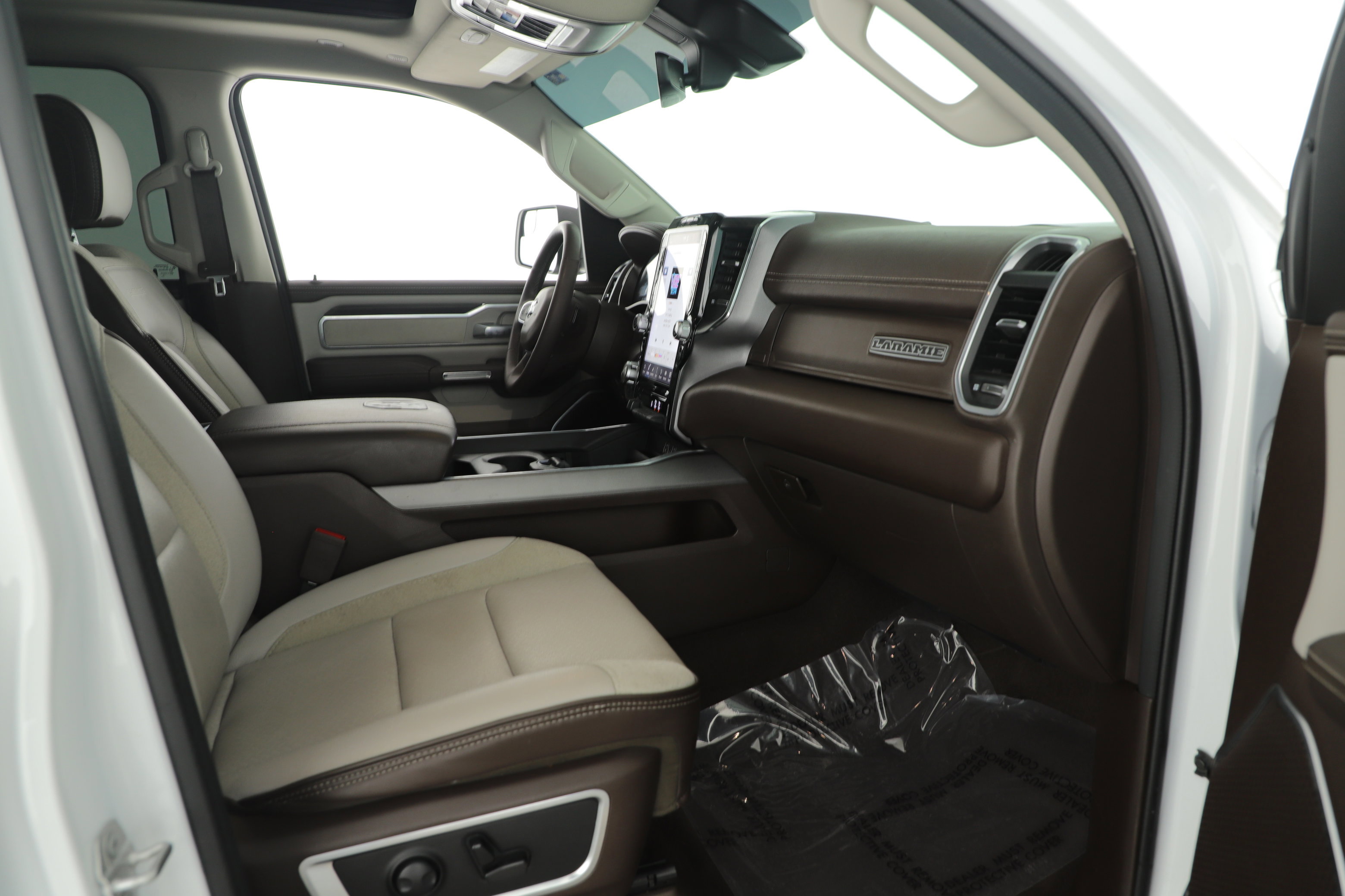 Used 2025 RAM 1500 Laramie w/ Laramie Southwest Edition image 4