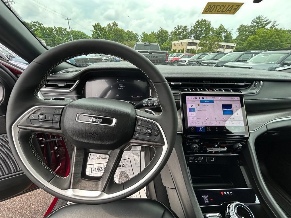 Used 2024 Jeep Grand Cherokee Limited w/ Black Appearance Package AWD/4WD image 25