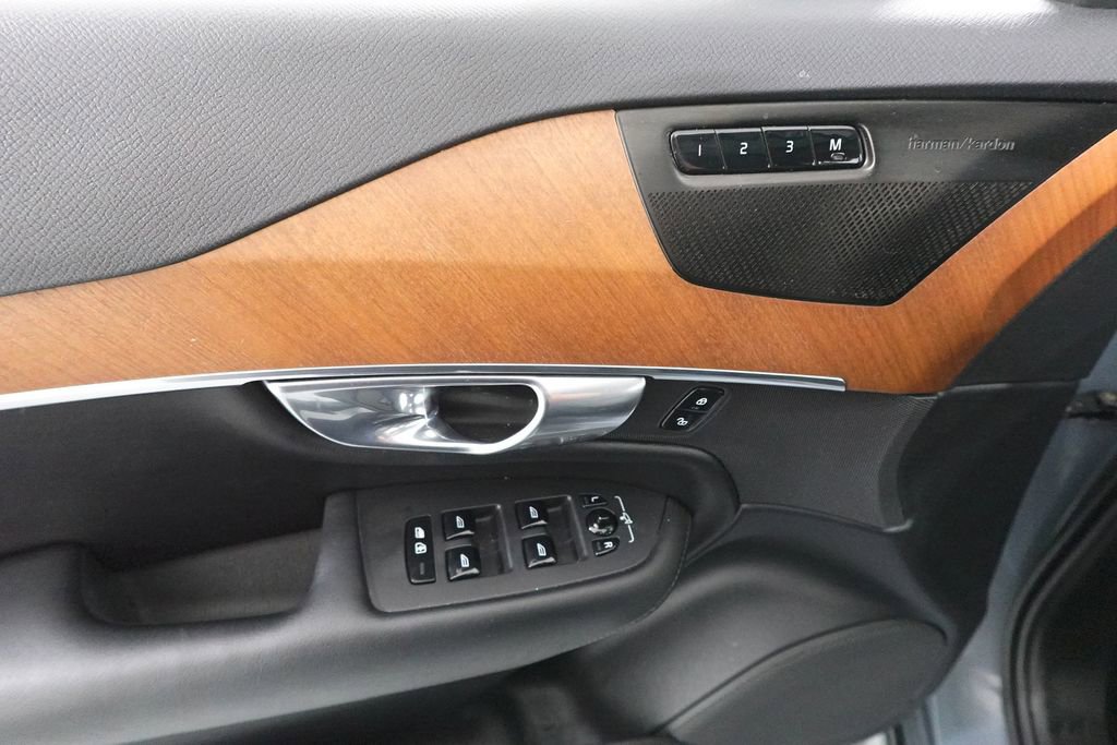 Used 2023 Volvo XC90 B6 Plus image 8