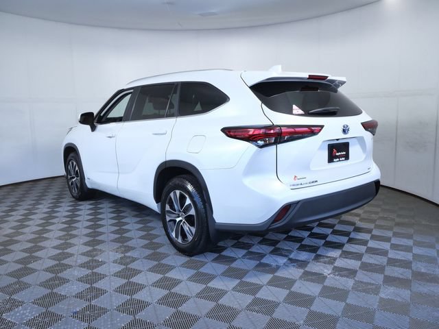 Used 2023 Toyota Highlander XLE AWD/4WD image 4