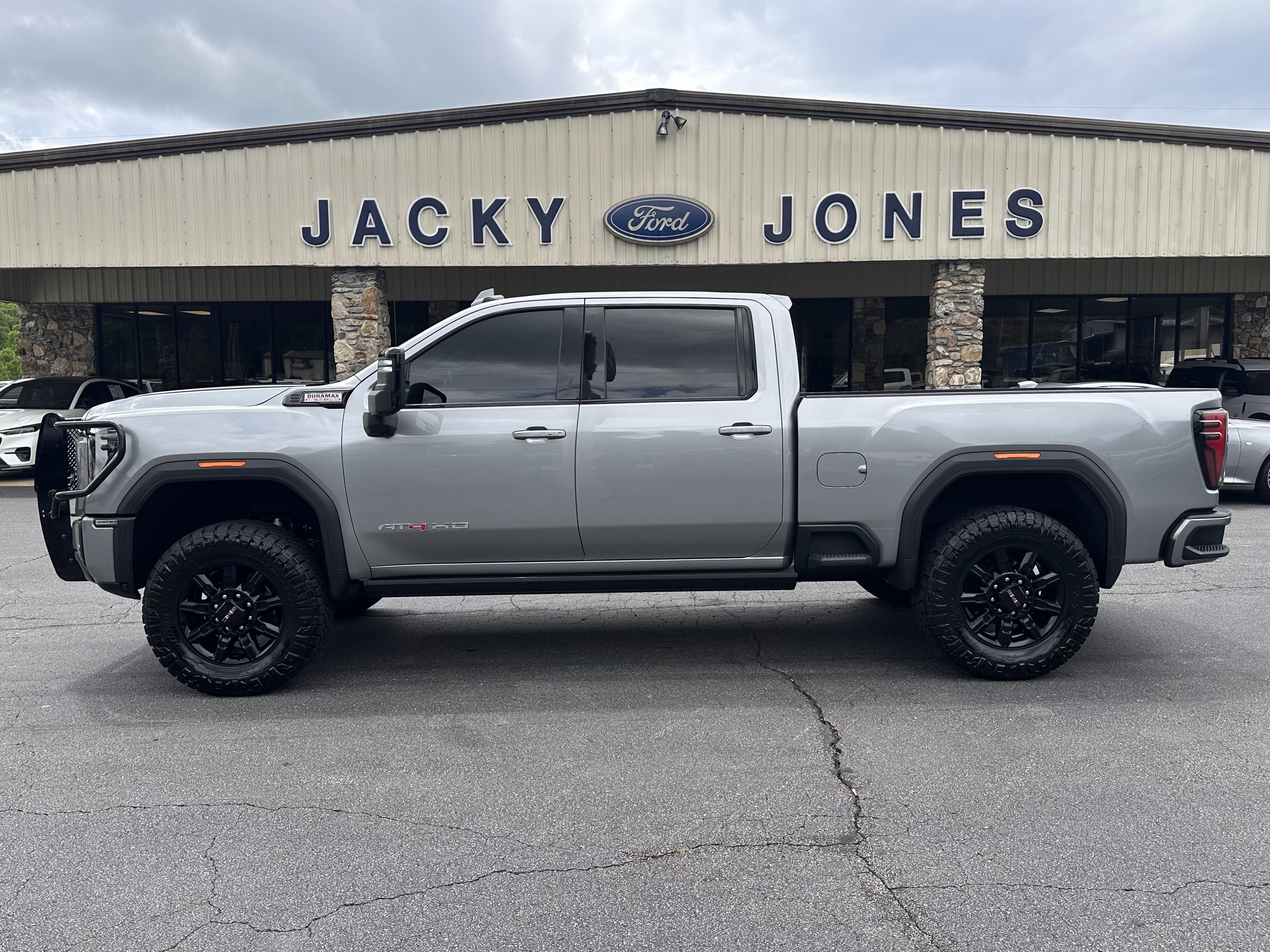Used 2024 GMC Sierra 2500 AT4 w/ AT4 Premium Plus Package AWD/4WD image 1