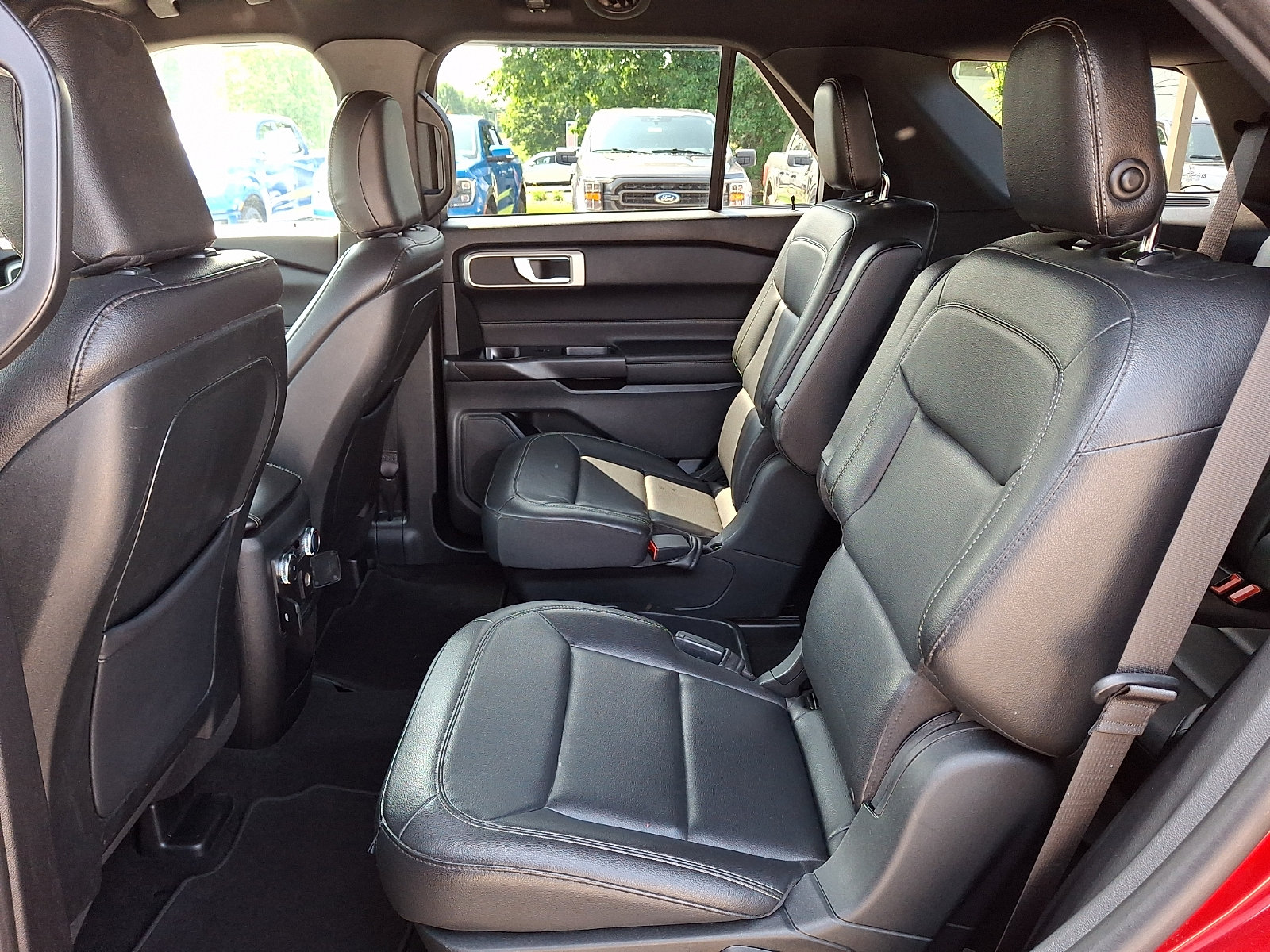 Certified 2020 Ford Explorer XLT w/ Equipment Group 202A AWD/4WD image 13