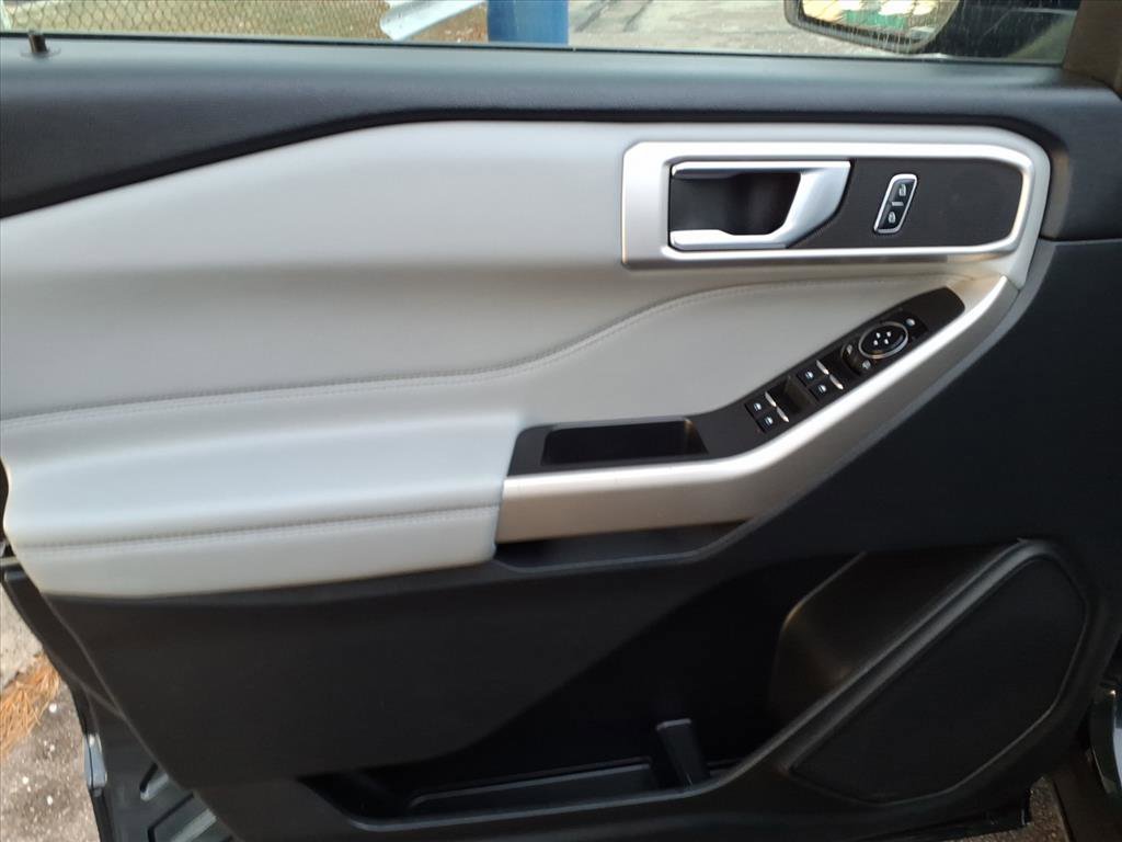 Certified 2022 Ford Explorer XLT w/ Equipment Group 202A image 15