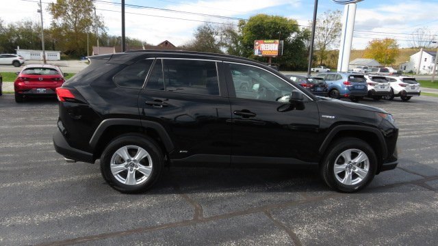 Used 2020 Toyota RAV4 LE image 6