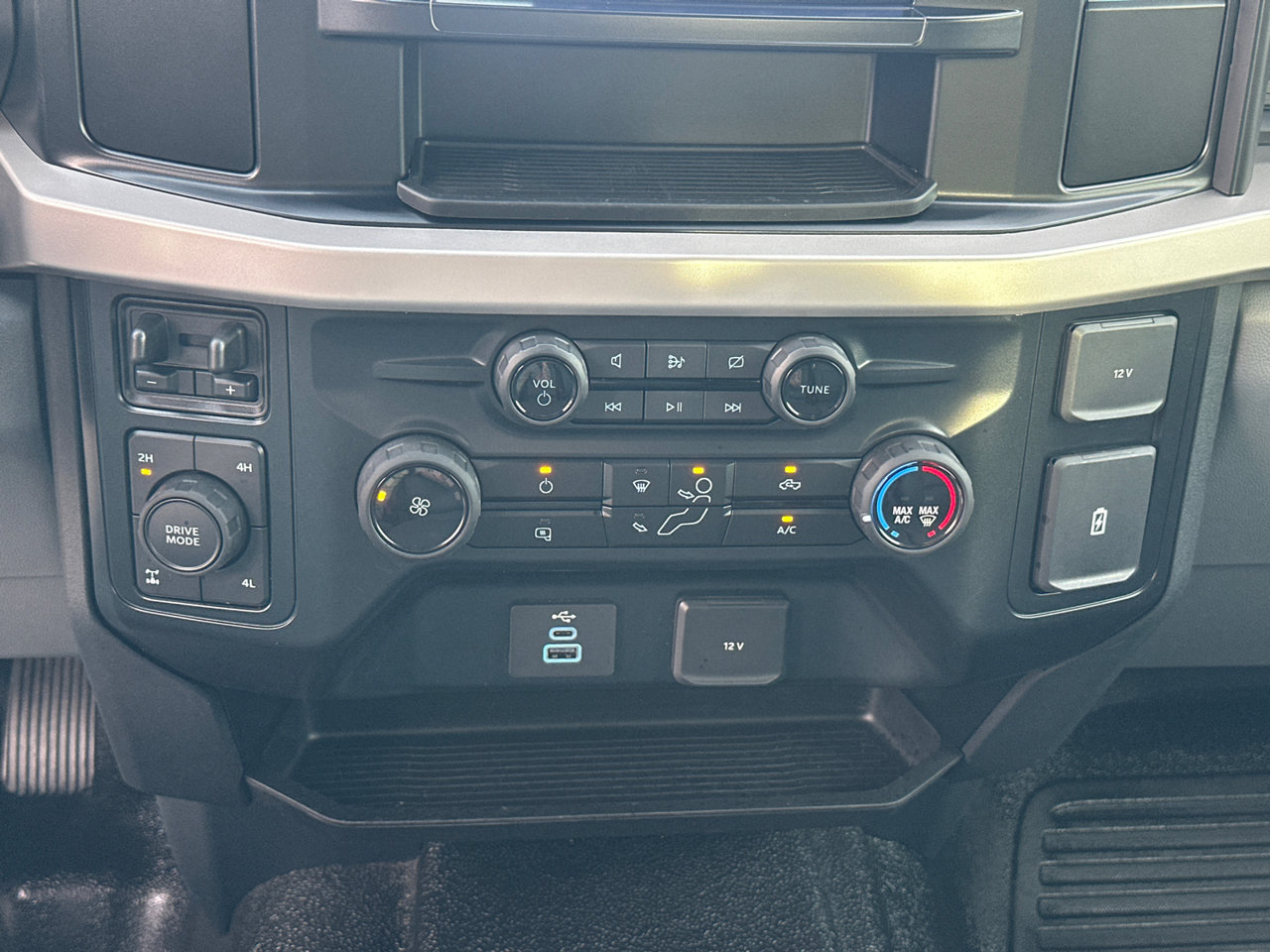 Certified 2024 Ford F250 XL AWD/4WD image 31