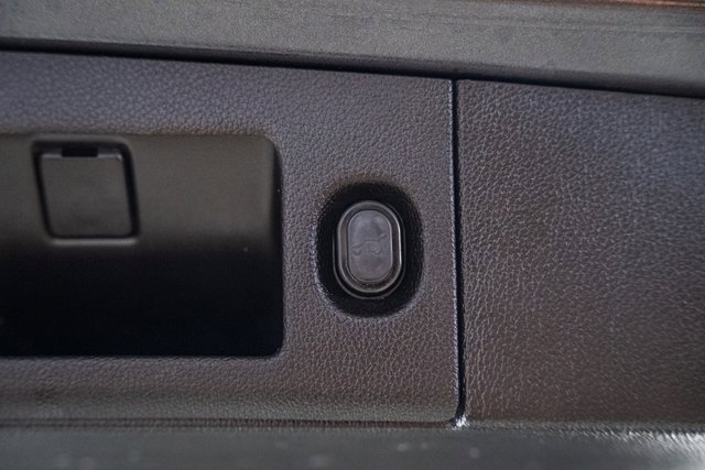 Used 2017 Chevrolet Suburban LT image 11