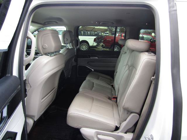 Used 2022 Jeep Wagoneer Series II AWD/4WD image 36