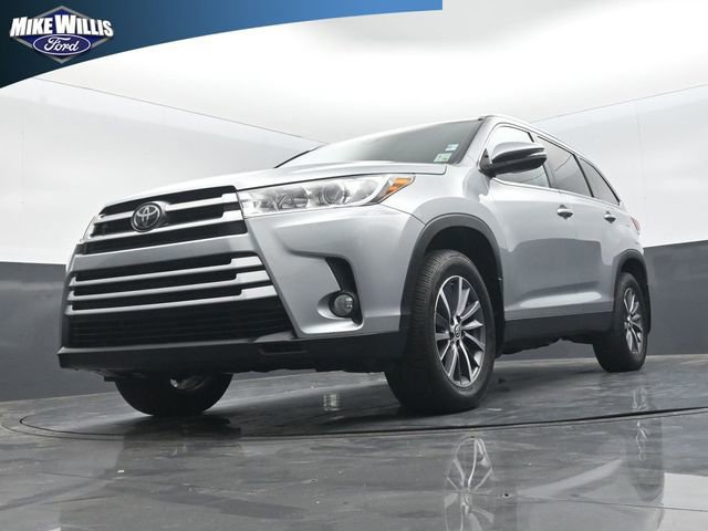 Used 2019 Toyota Highlander XLE FWD image 3