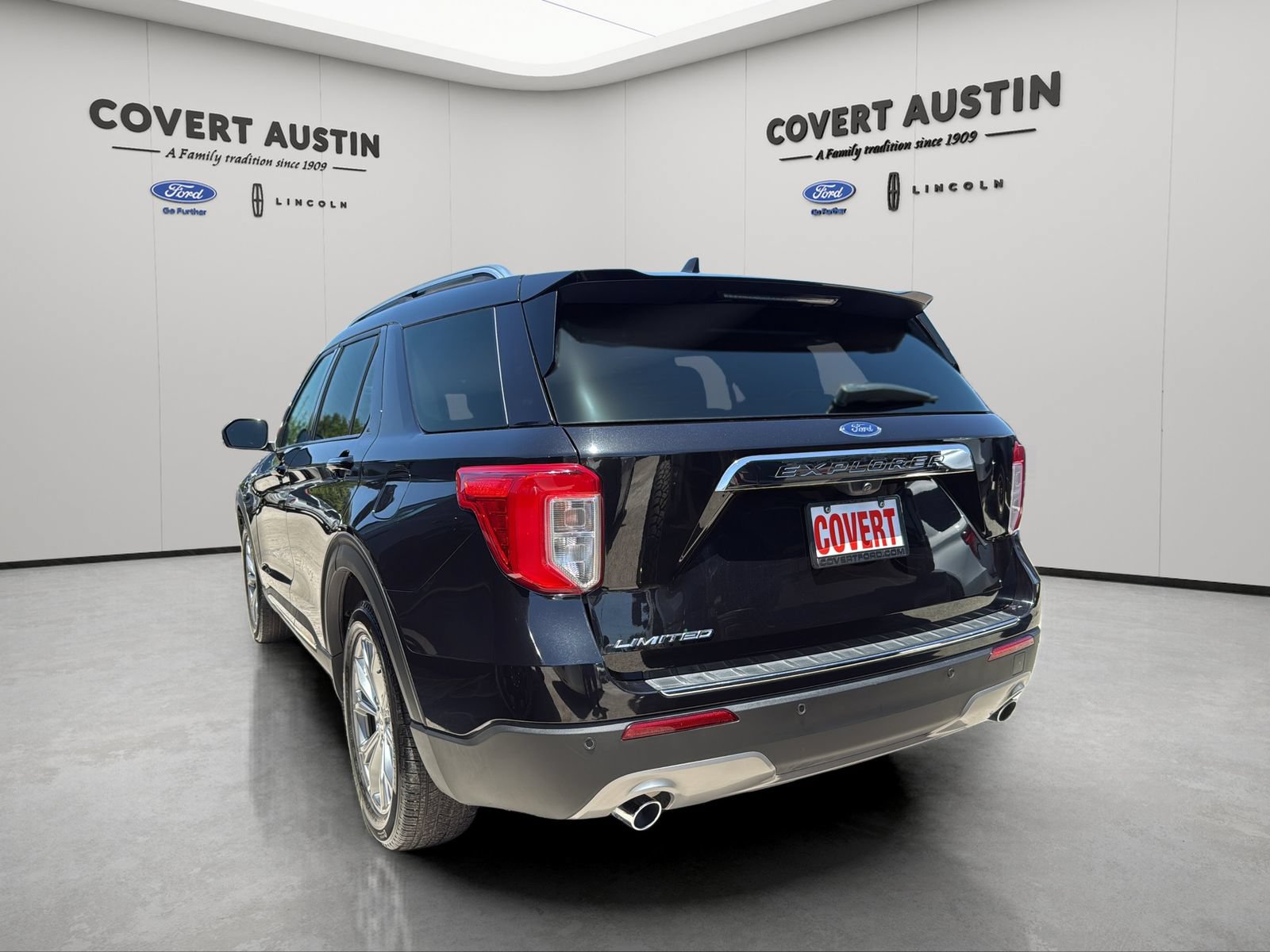 Certified 2024 Ford Explorer Limited RWD image 4
