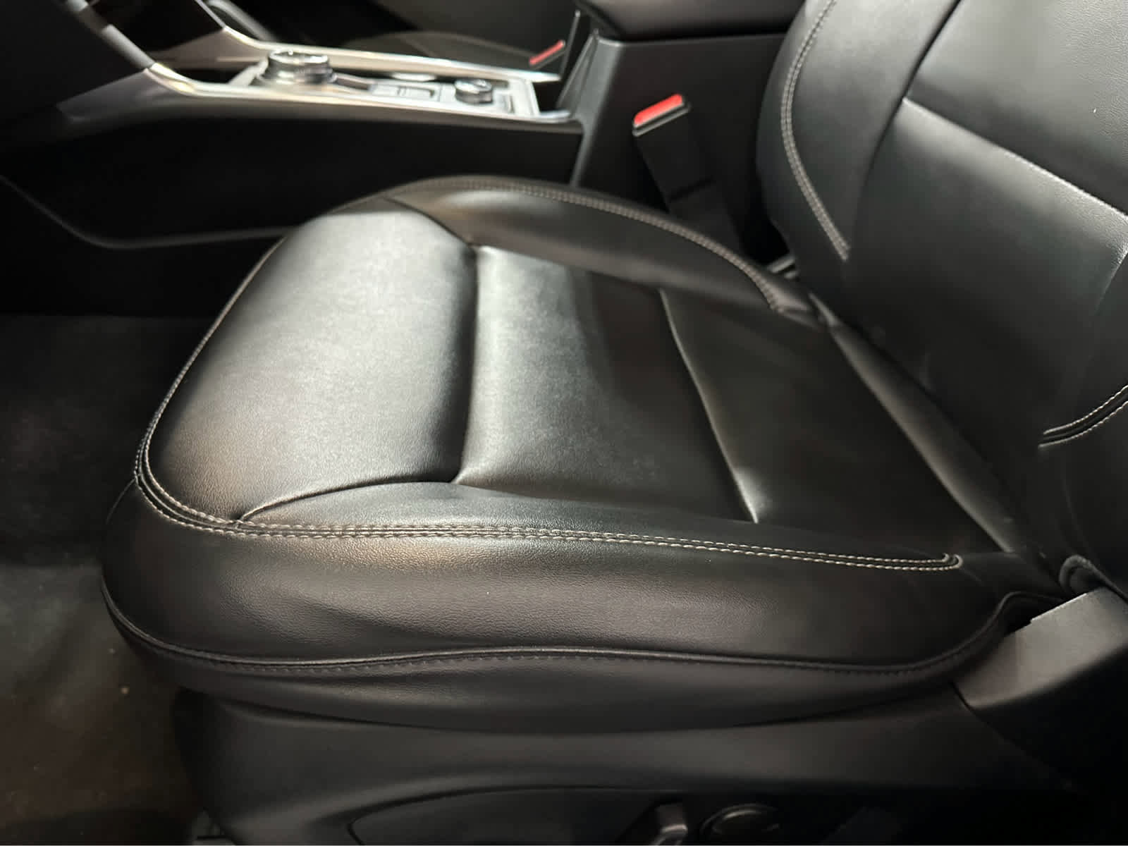 Certified 2022 Ford Explorer XLT w/ Equipment Group 202A image 19