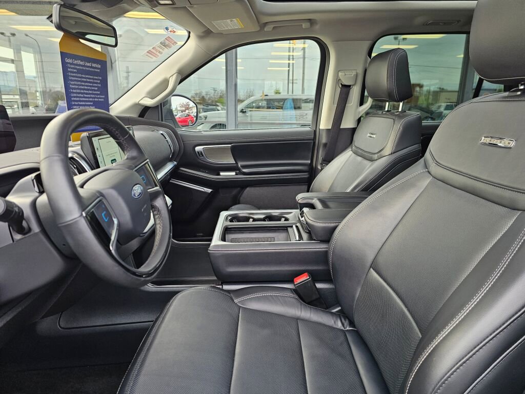 Certified 2025 Ford Expedition Max Platinum image 18